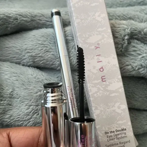 Mally on the double eye opening liner system - Picture 3 of 9